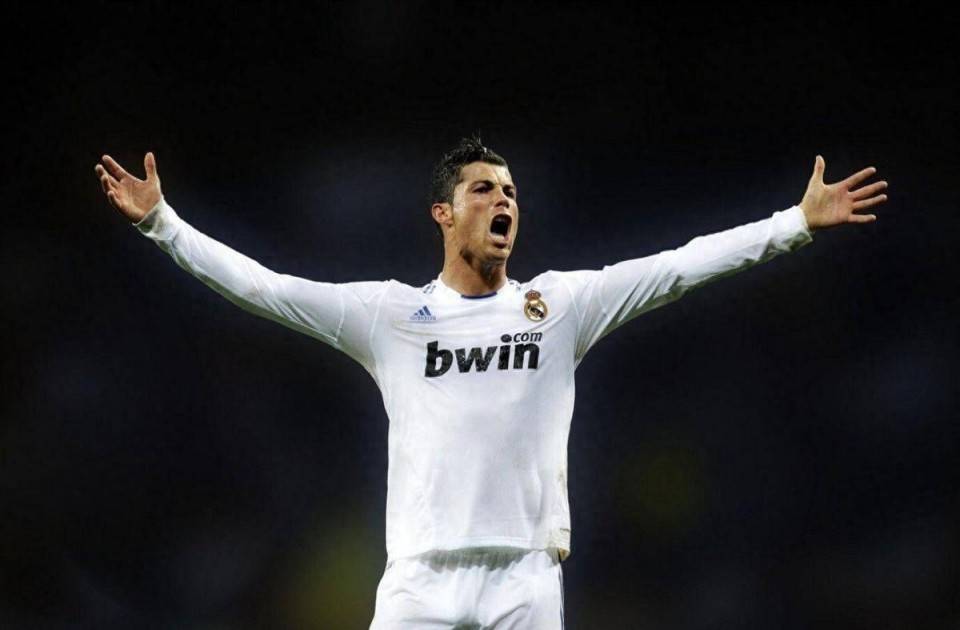 莱万欧冠淘汰赛34球，并列第三，C罗断崖式第一，那梅西表现如何？